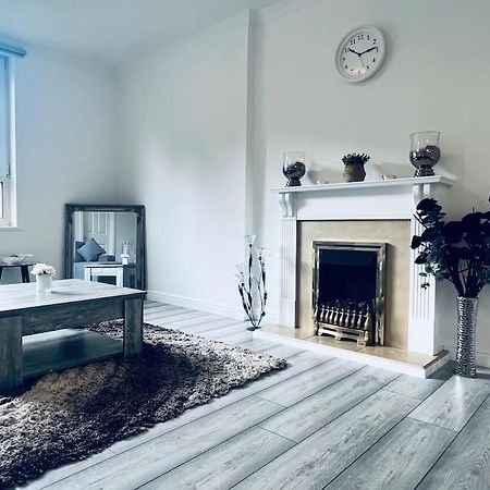 Superb 2 Bedroom Apartment With Free Parking Единбург Екстериор снимка