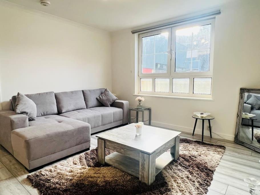 Superb 2 Bedroom Apartment With Free Parking Единбург Екстериор снимка